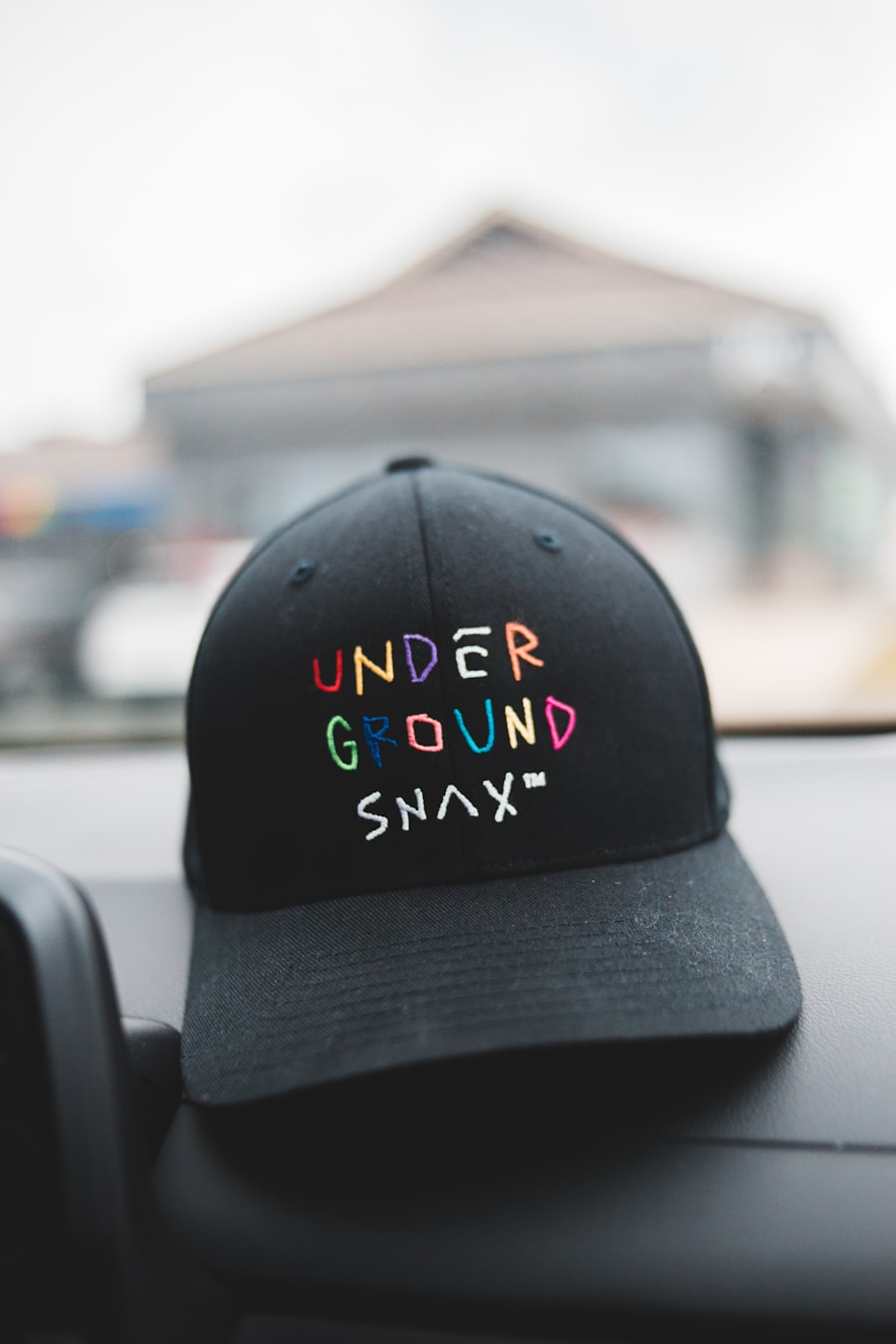 Black and yellow fitted cap with embroidered front